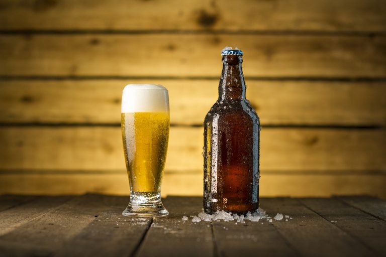 Lee más sobre el artículo Día internacional de la cerveza: Razones por las que casi todos y todas la aman.